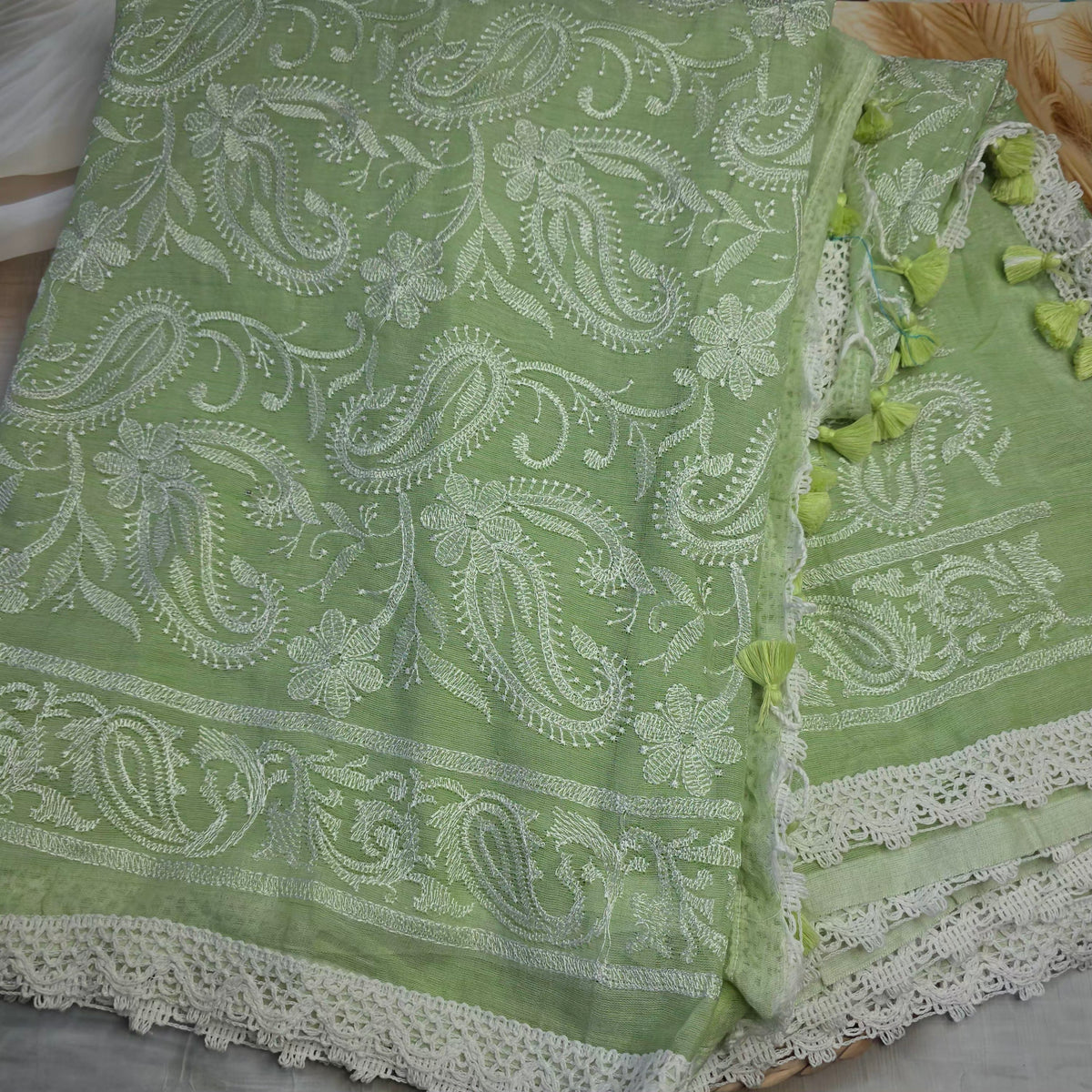 Pure Mul Cotton Chikankari sareen- Pastel Green